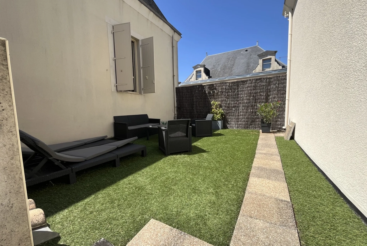 Appartement spacieux de 140 m² avec terrasses et garage à Thouars 