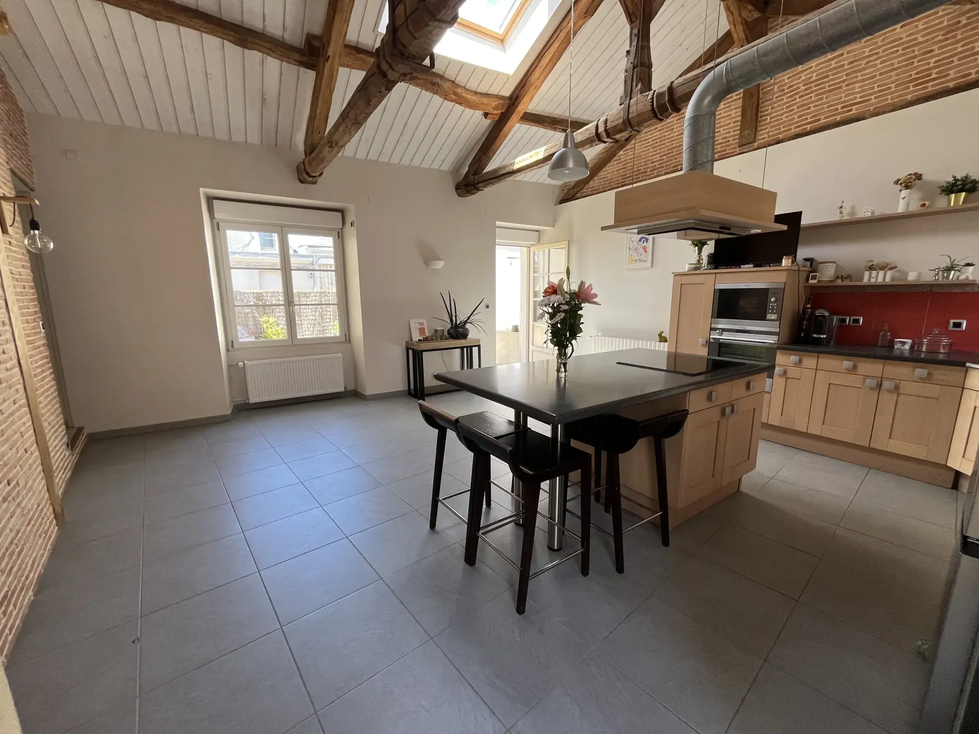 Appartement spacieux de 140 m² avec terrasses et garage à Thouars 