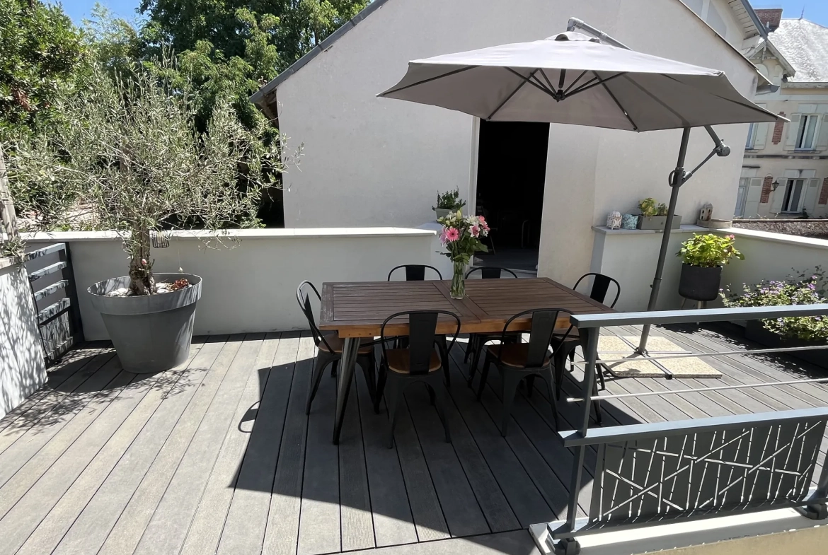 Appartement spacieux de 140 m² avec terrasses et garage à Thouars 