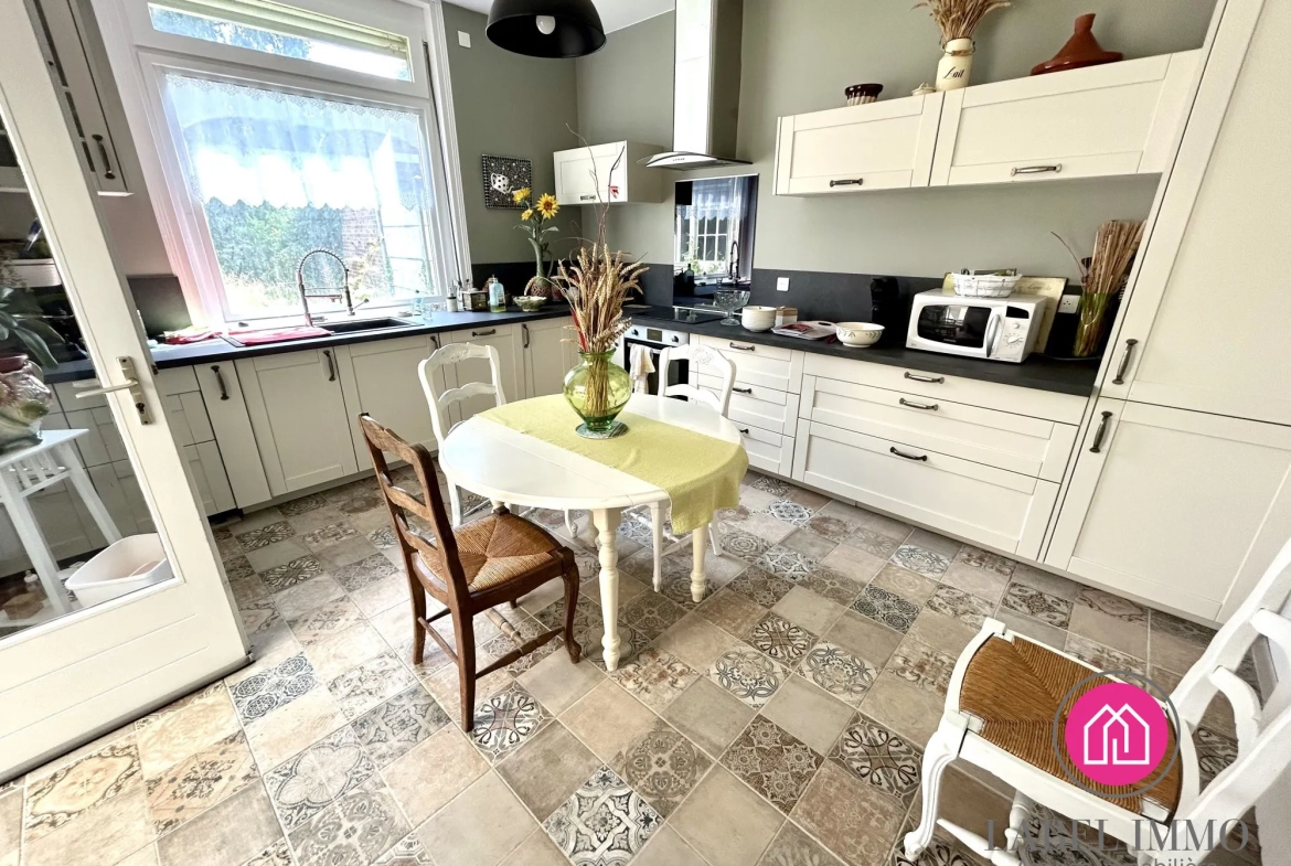 Maison 2 chambres à Aniche avec jardin, combles aménageables et dépendance 