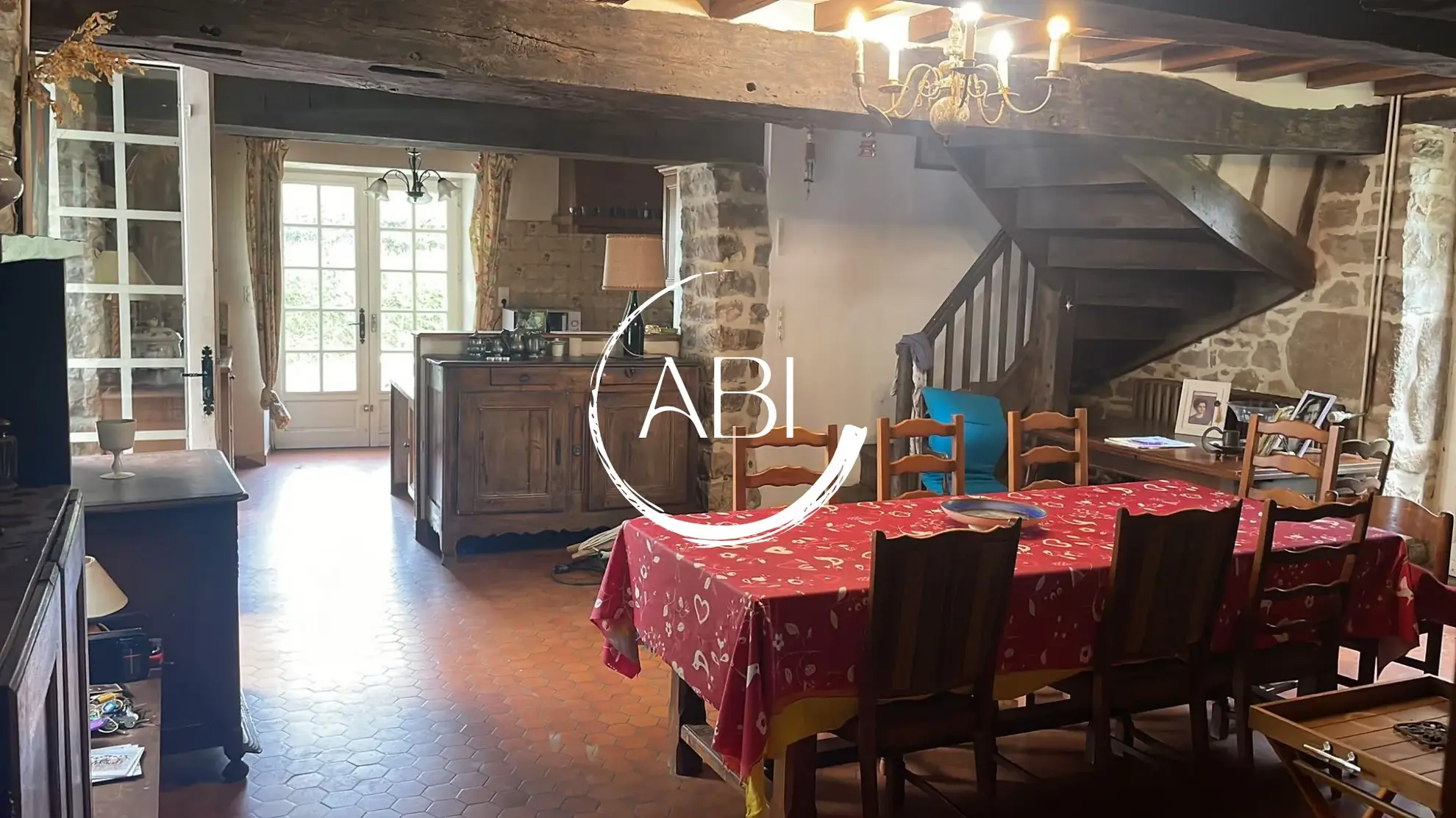 Longère authentique de 250 m² avec grand terrain à Domfront-en-Poiraie 
