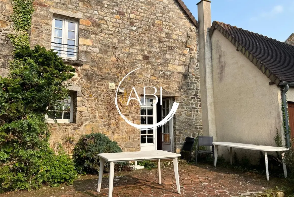 Longère authentique de 250 m² avec grand terrain à Domfront-en-Poiraie 