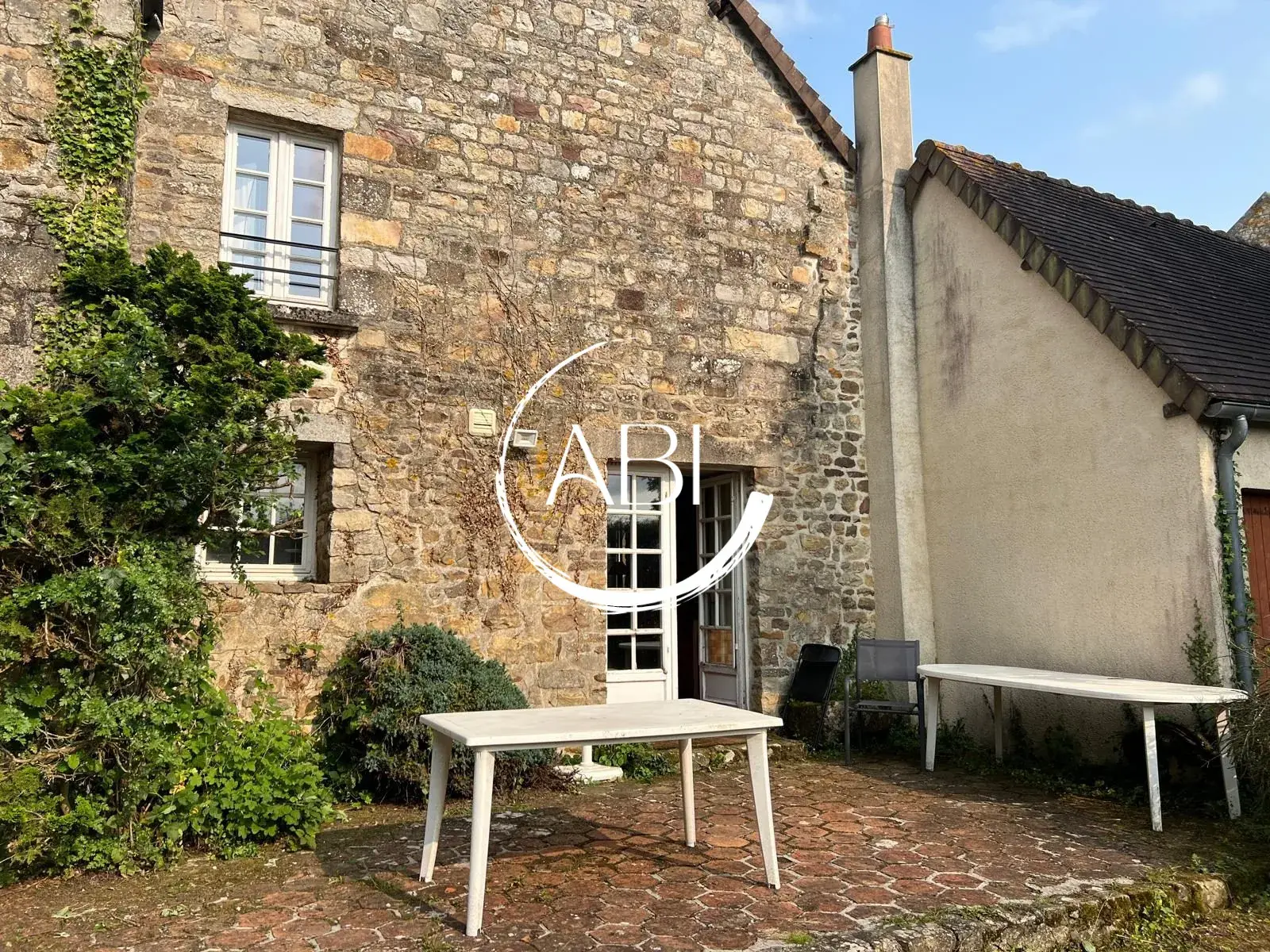 Longère authentique de 250 m² avec grand terrain à Domfront-en-Poiraie 