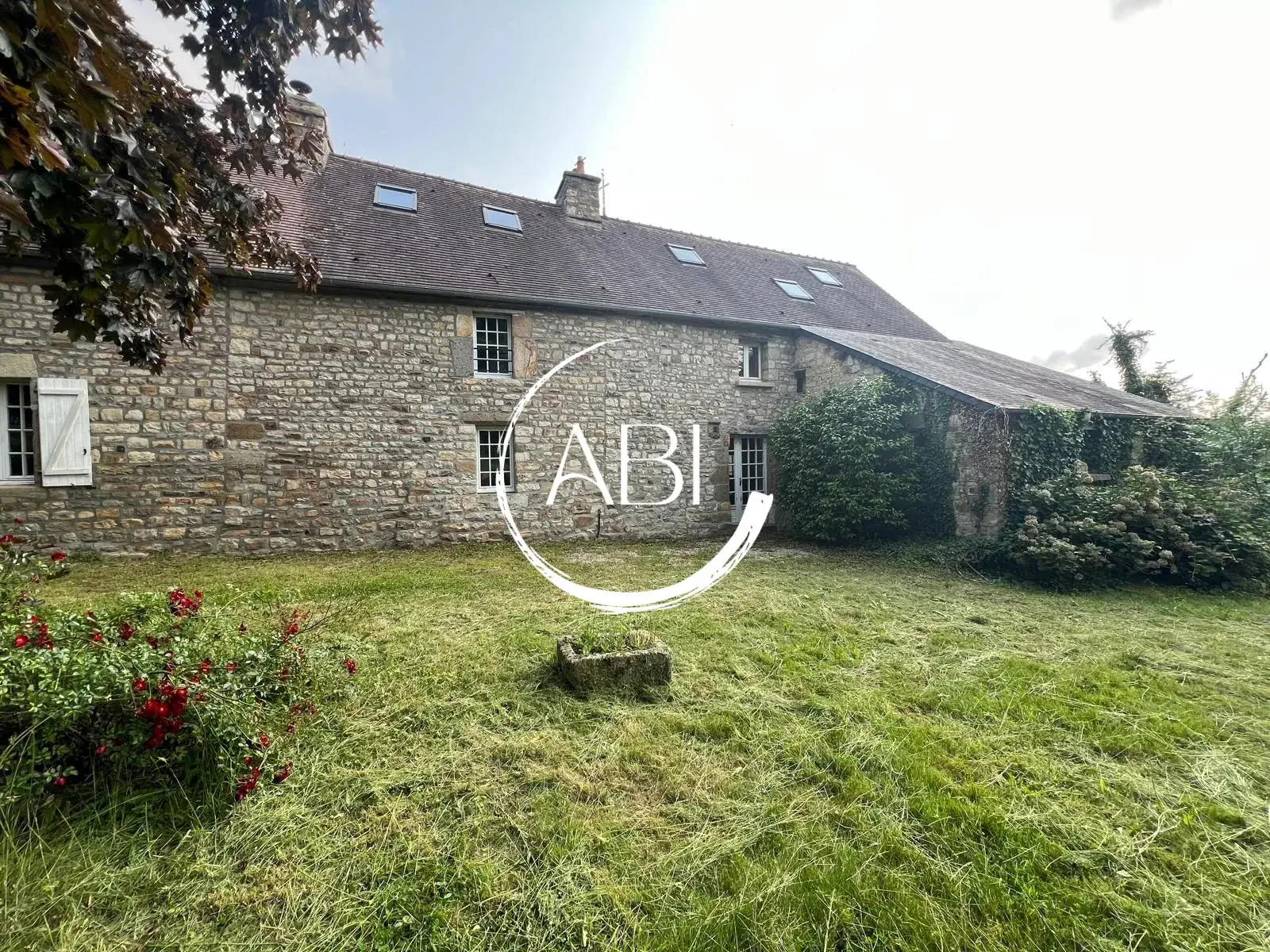 Longère authentique de 250 m² avec grand terrain à Domfront-en-Poiraie 