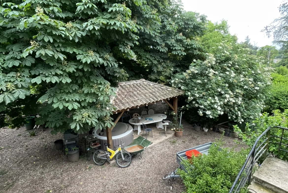 Charmante maison en pierres à Generargues, proche d'Anduze, avec garage et terrain arboré de 1595 m² 