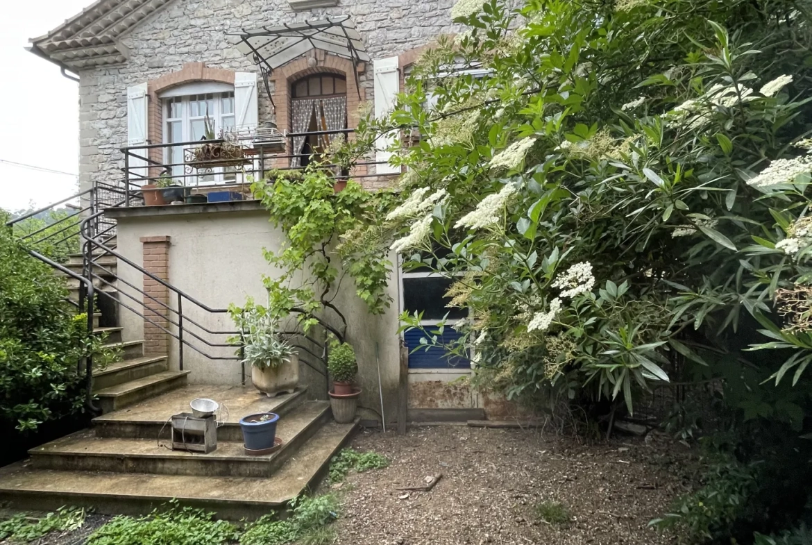 Charmante maison en pierres à Generargues, proche d'Anduze, avec garage et terrain arboré de 1595 m² 