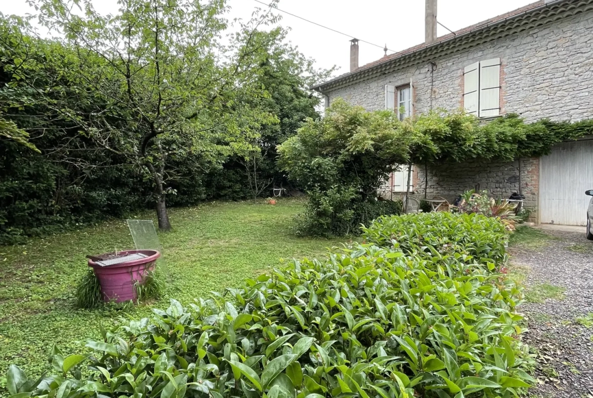 Charmante maison en pierres à Generargues, proche d'Anduze, avec garage et terrain arboré de 1595 m² 