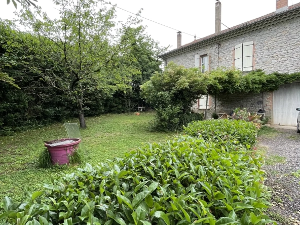 Charmante maison en pierres à Generargues, proche d'Anduze, avec garage et terrain arboré de 1595 m²