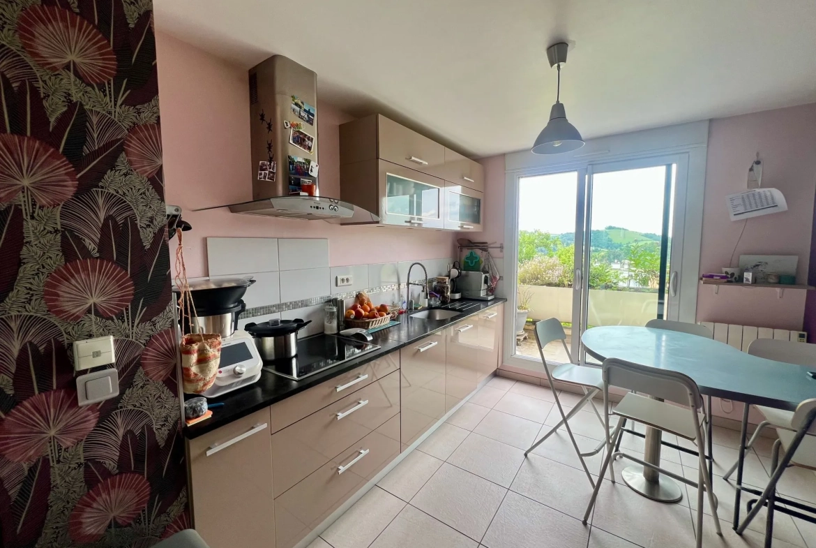 Appartement T4 à vendre à Saint-Priest-en-Jarez avec terrasse et garage 