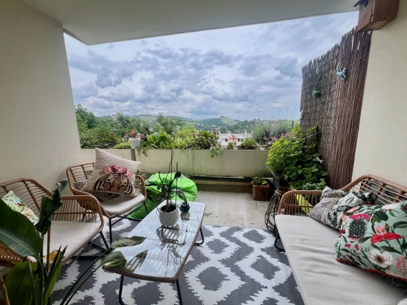 Appartement T4 à vendre à Saint-Priest-en-Jarez avec terrasse et garage