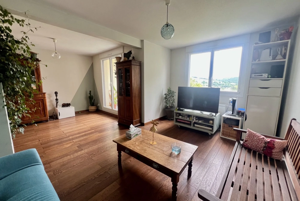 Appartement T4 à vendre à Saint-Priest-en-Jarez avec terrasse et garage 