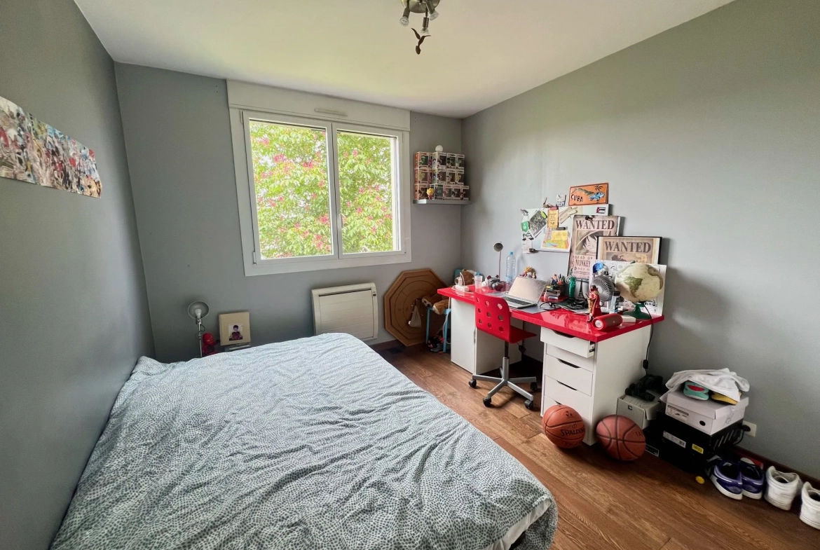 Appartement T4 à vendre à Saint-Priest-en-Jarez avec terrasse et garage 