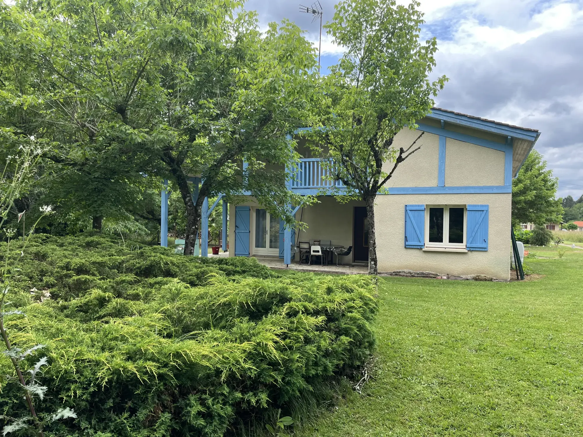 Maison 4 chambres à Lerm et Musset avec grand terrain et garage 
