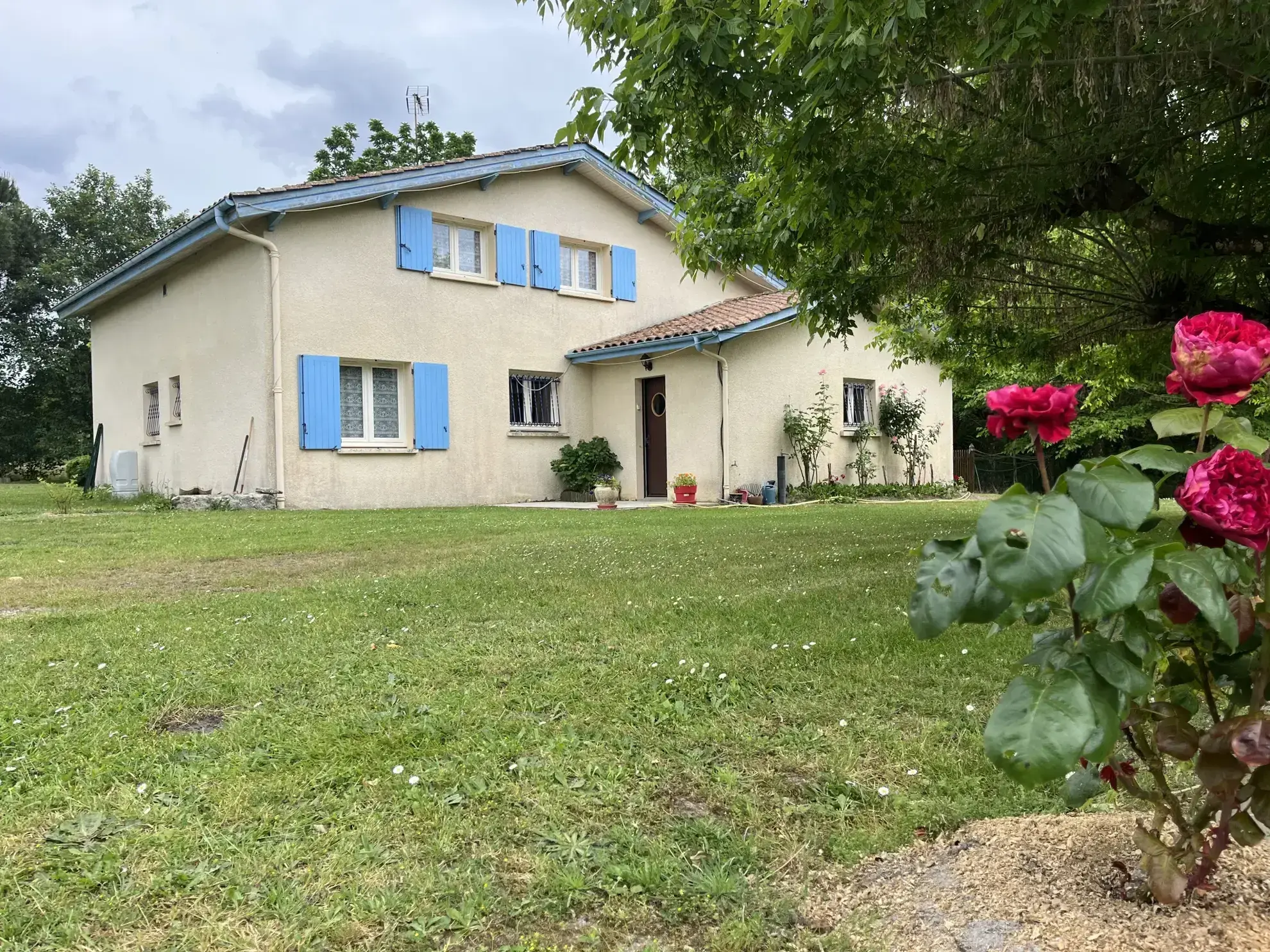 Maison 4 chambres à Lerm et Musset avec grand terrain et garage 