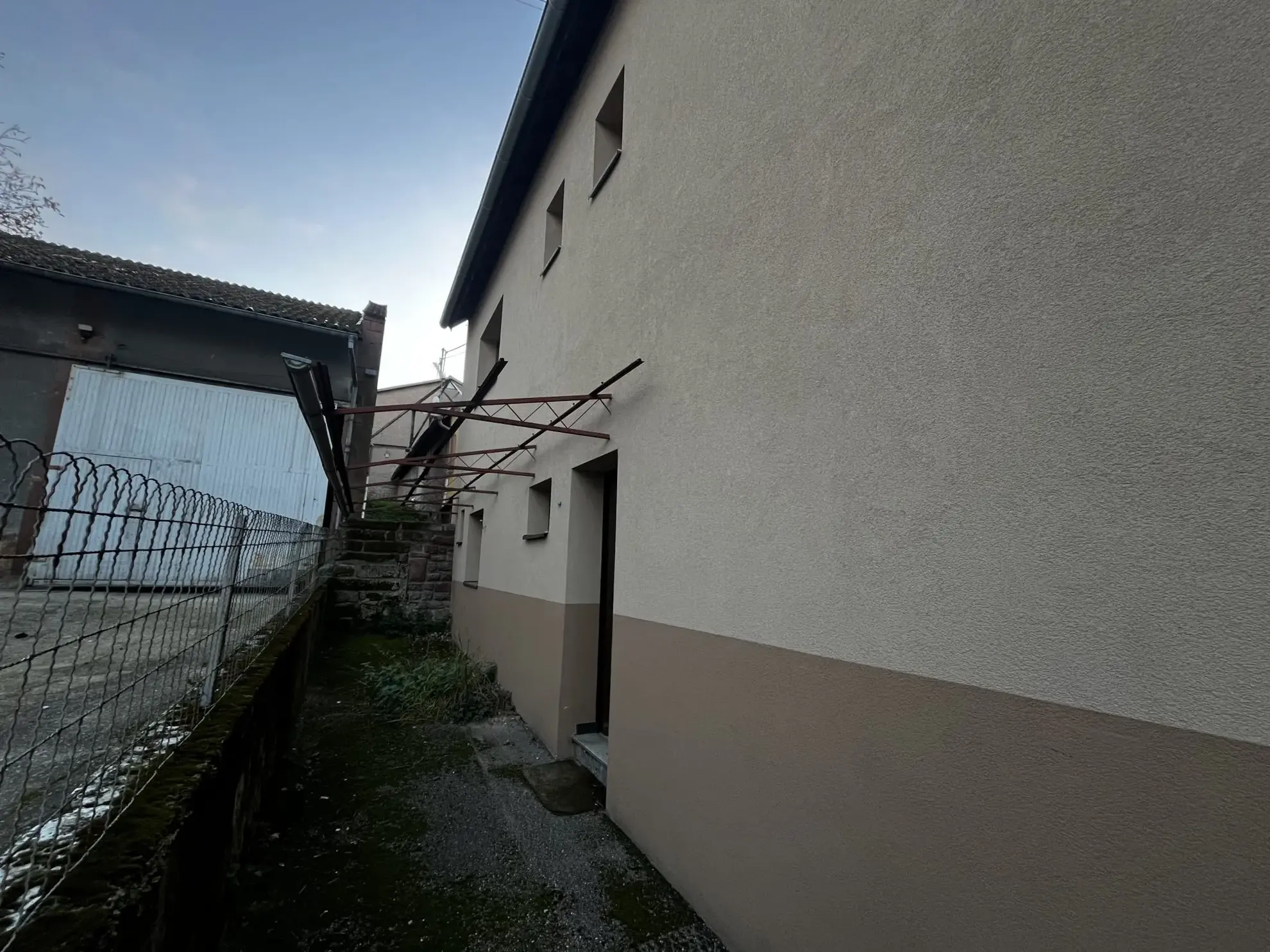 Maison à Zinswiller avec deux appartements et potentiel d'agrandissement 