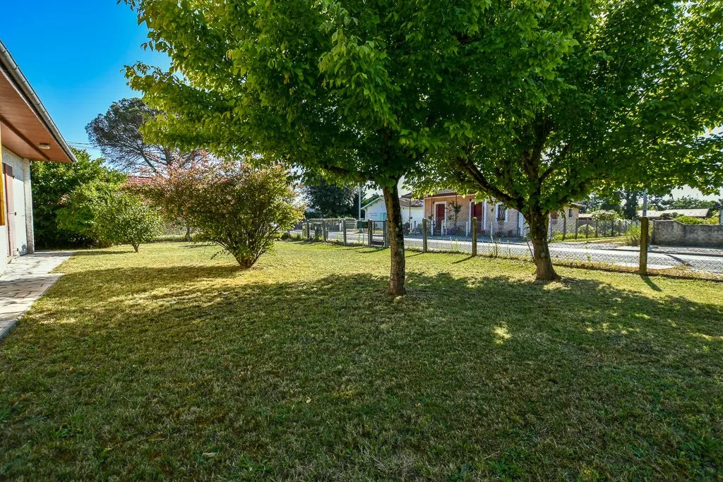 Villa de plain-pied à Gujan-Mestras avec 2 chambres et jardin de 700 m² 