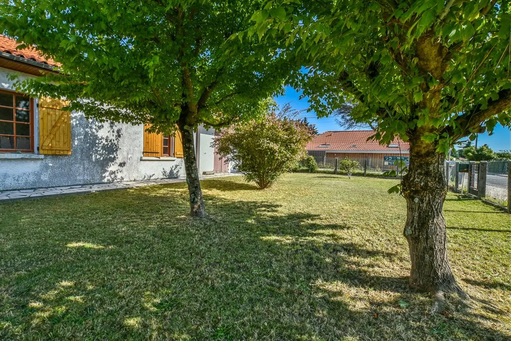 Villa de plain-pied à Gujan-Mestras avec 2 chambres et jardin de 700 m²