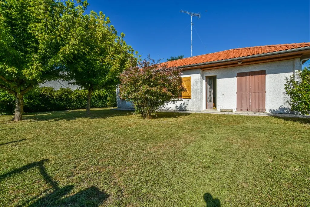 Villa de plain-pied à Gujan-Mestras avec 2 chambres et jardin de 700 m² 