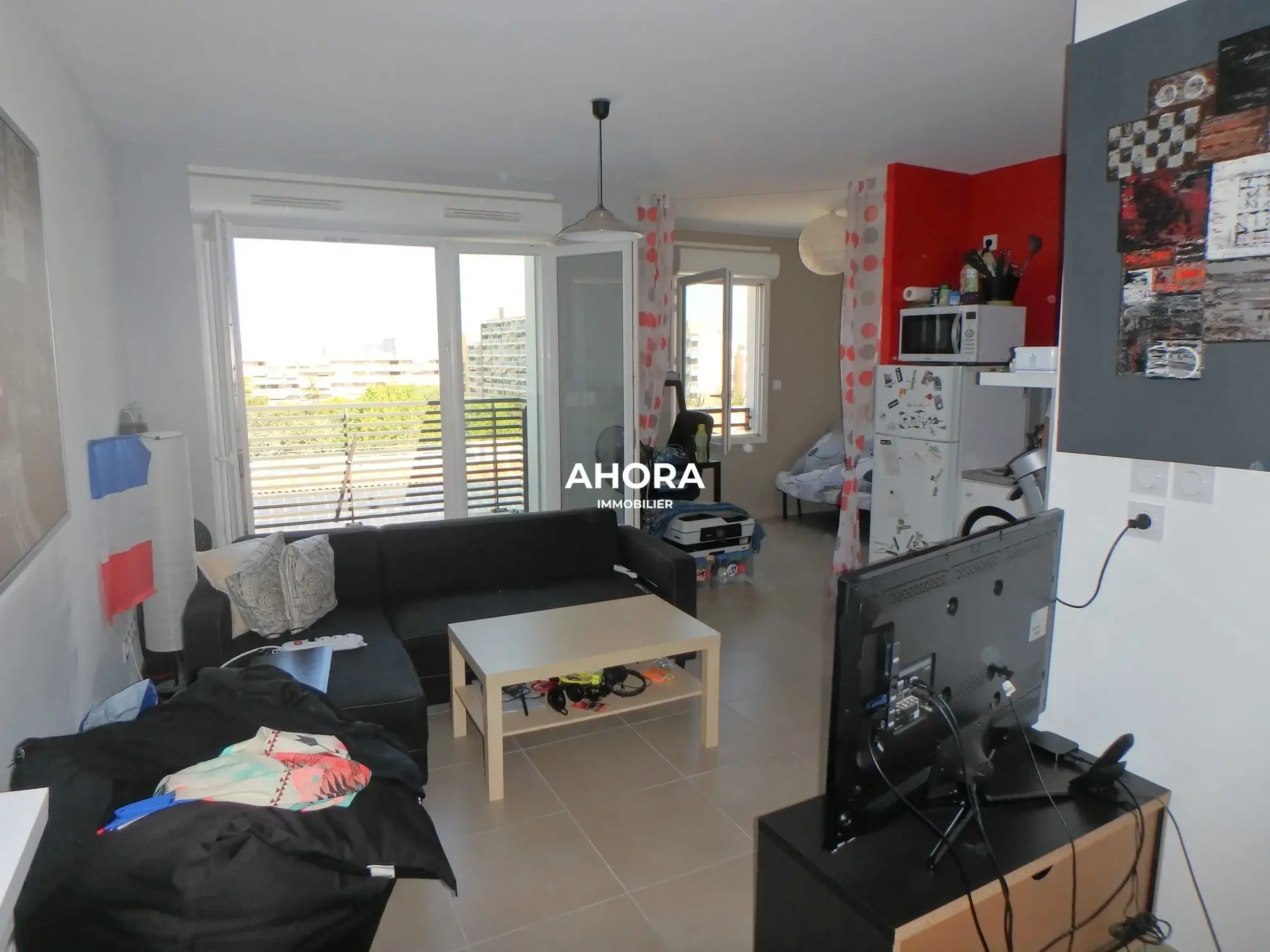 Studio lumineux avec terrasse, piscine et parking à Marseille 13010 