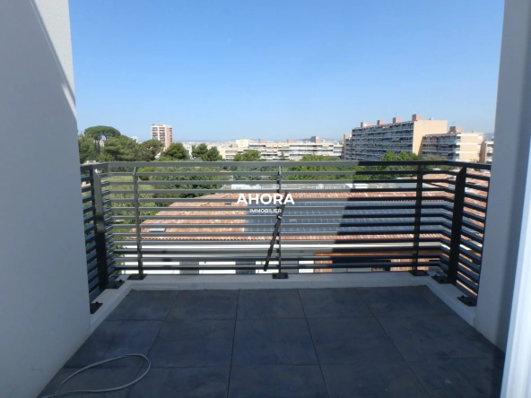 Studio lumineux avec terrasse, piscine et parking à Marseille 13010