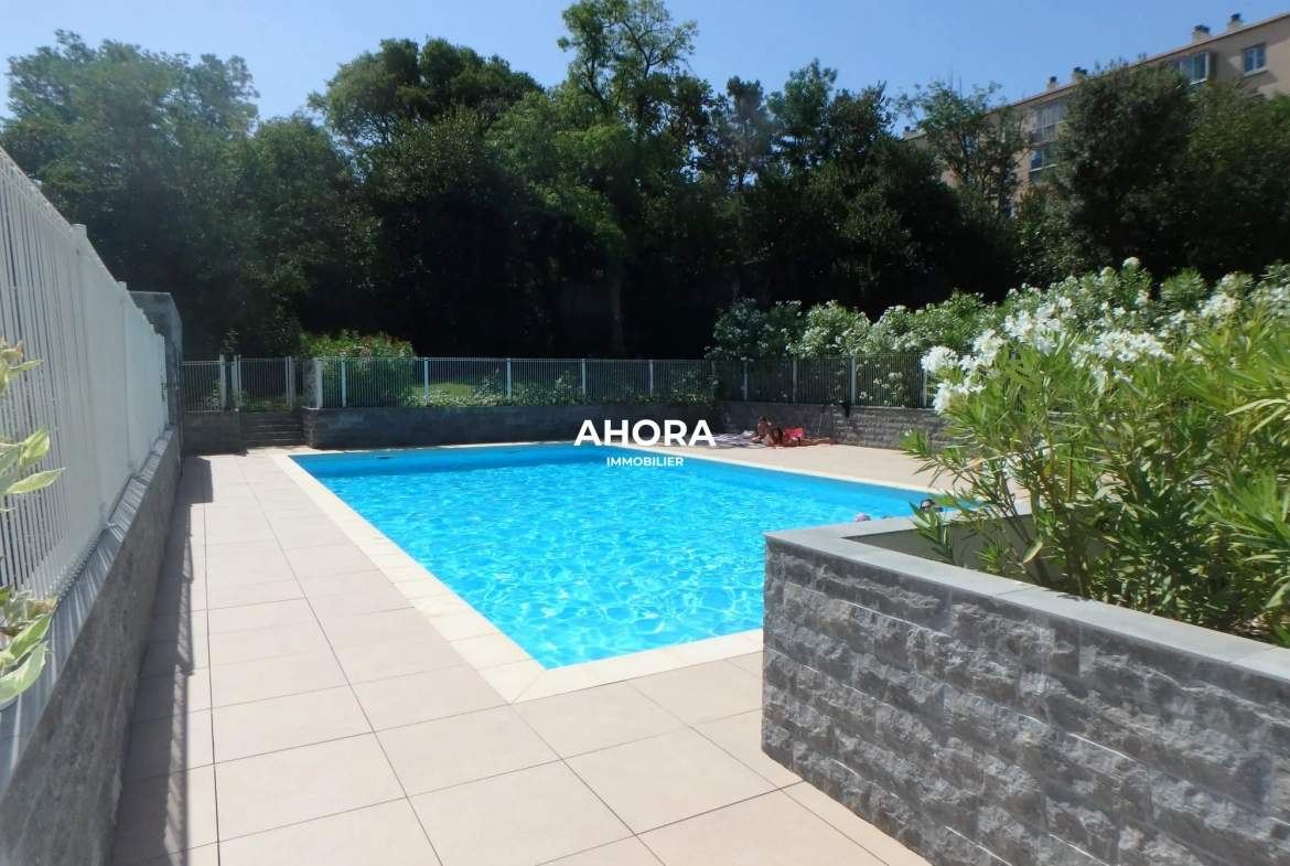 Studio lumineux avec terrasse, piscine et parking à Marseille 13010 