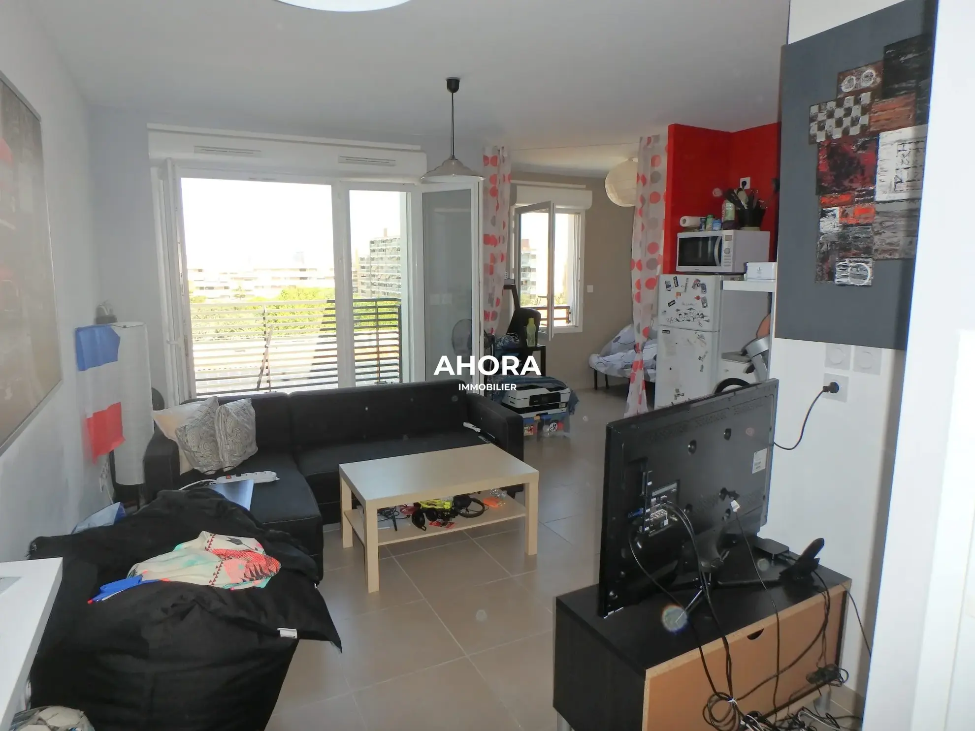 Studio lumineux avec terrasse, piscine et parking à Marseille 13010 