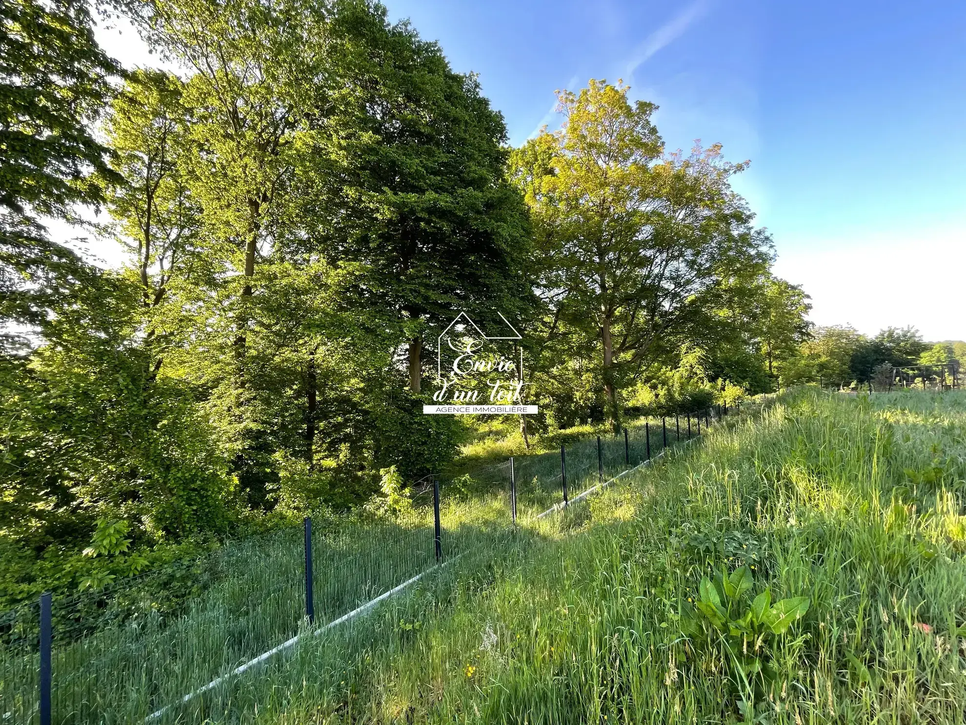 Terrain constructible de 806 m² à Eslettes, proche Montville 
