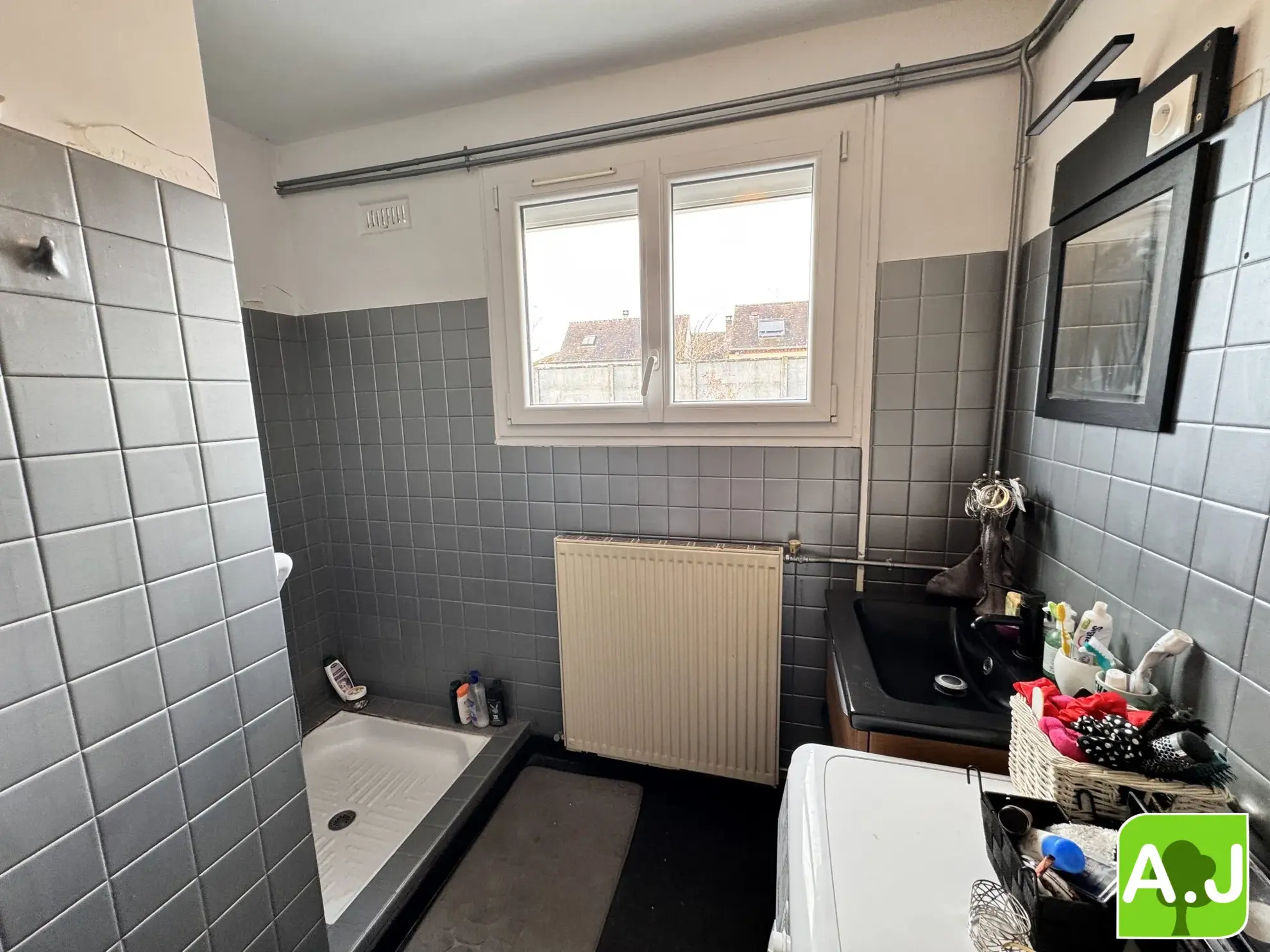 Maison de plain-pied à vendre à Ézy-sur-Eure avec 2 chambres et jardin clos 