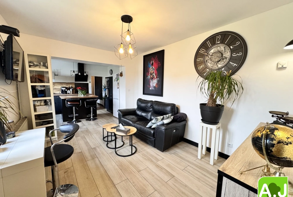 Maison de plain-pied à vendre à Ézy-sur-Eure avec 2 chambres et jardin clos 