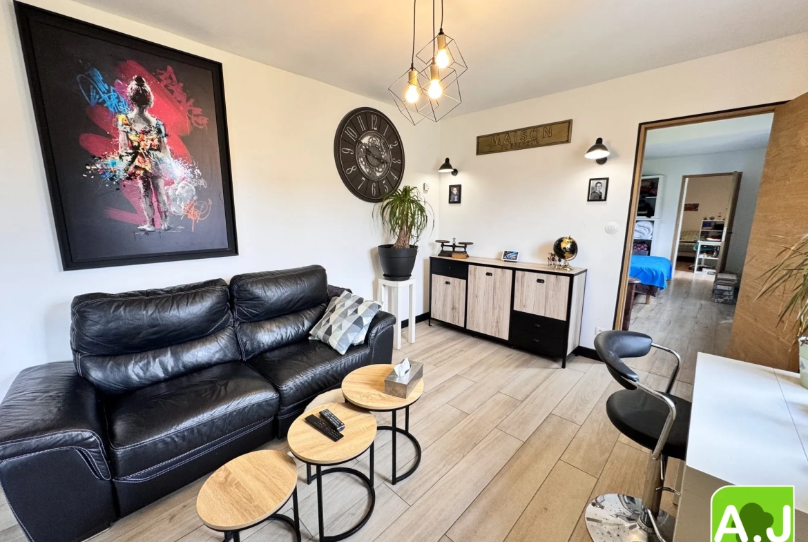 Maison de plain-pied à vendre à Ézy-sur-Eure avec 2 chambres et jardin clos 