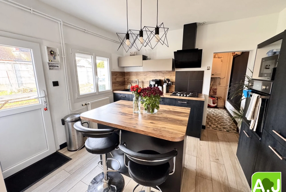 Maison de plain-pied à vendre à Ézy-sur-Eure avec 2 chambres et jardin clos 