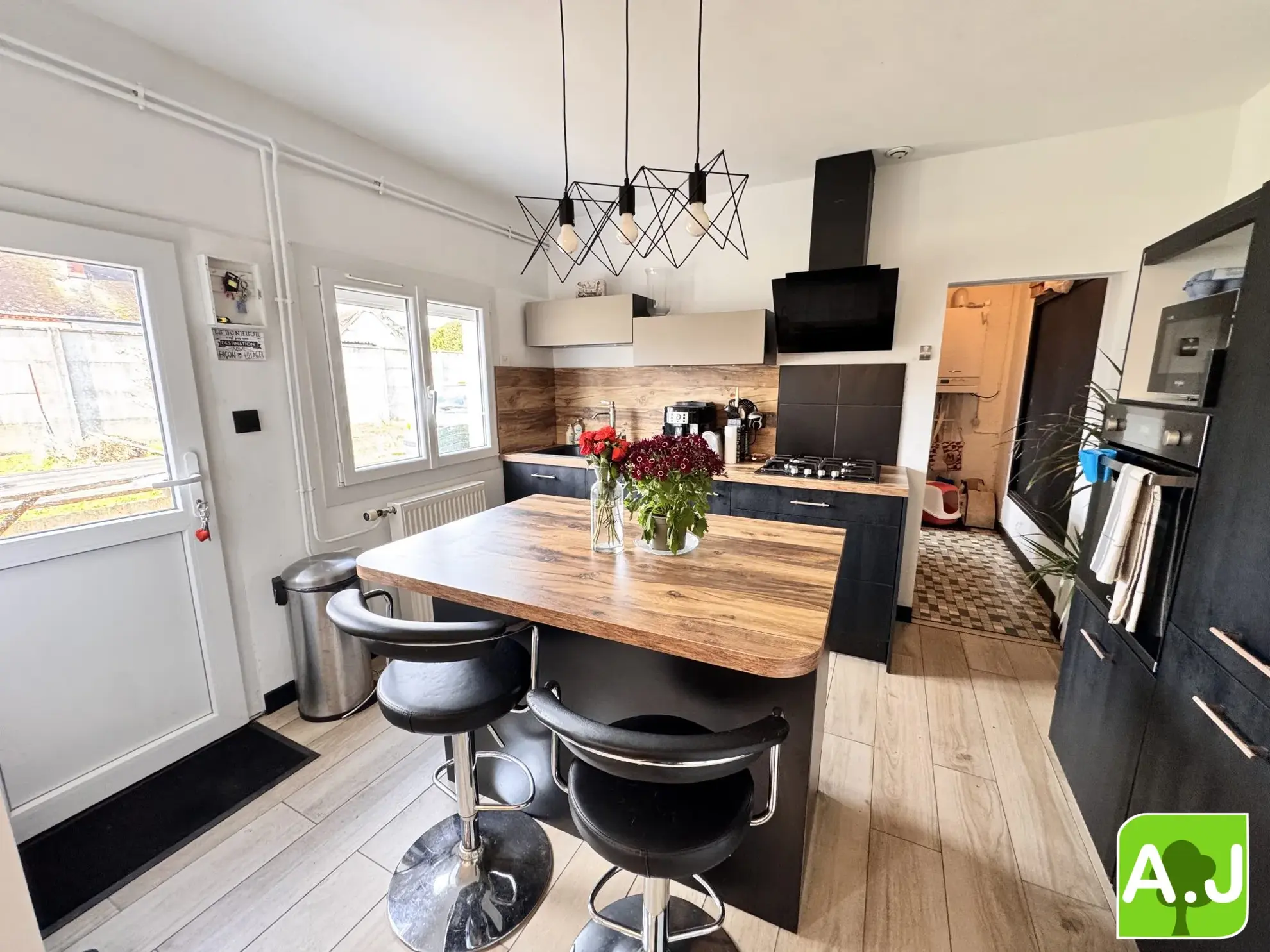 Maison de plain-pied à vendre à Ézy-sur-Eure avec 2 chambres et jardin clos 