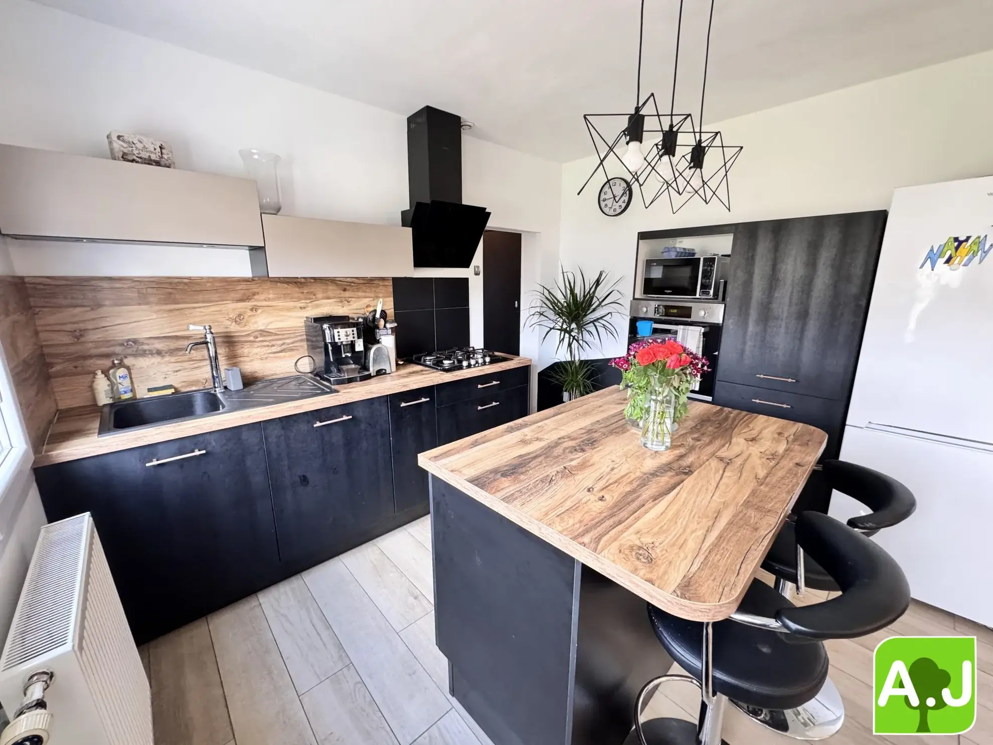 Maison de plain-pied à vendre à Ézy-sur-Eure avec 2 chambres et jardin clos 