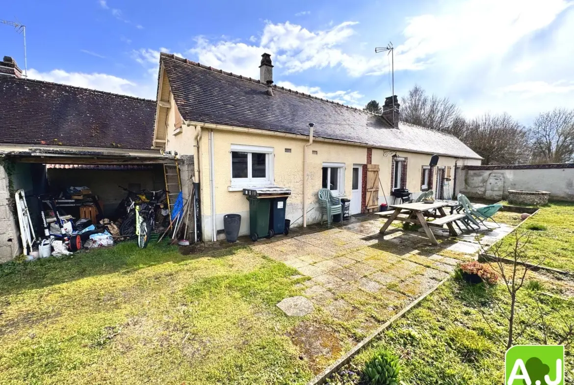 Maison de plain-pied à vendre à Ézy-sur-Eure avec 2 chambres et jardin clos 