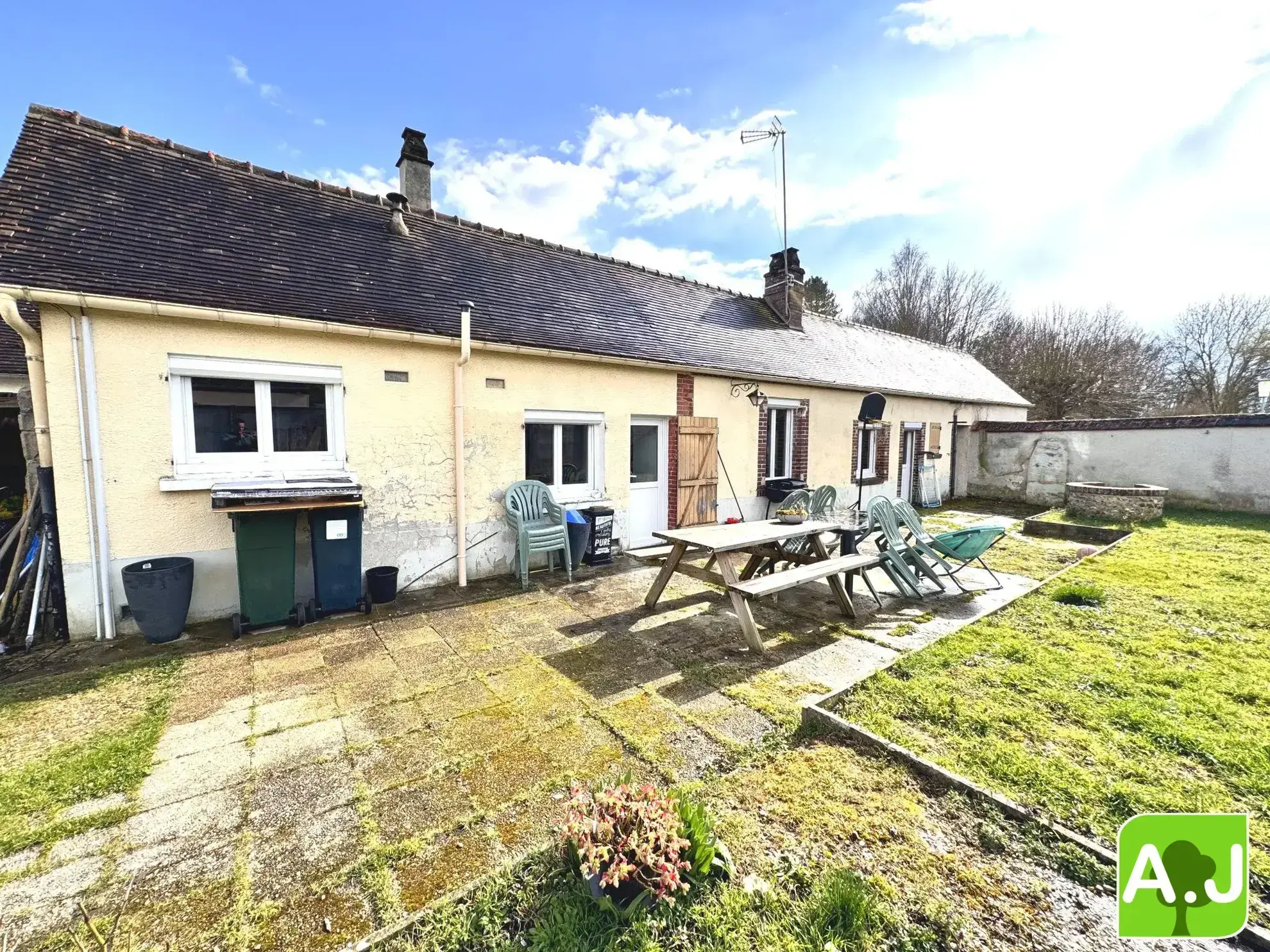 Maison de plain-pied à vendre à Ézy-sur-Eure avec 2 chambres et jardin clos 