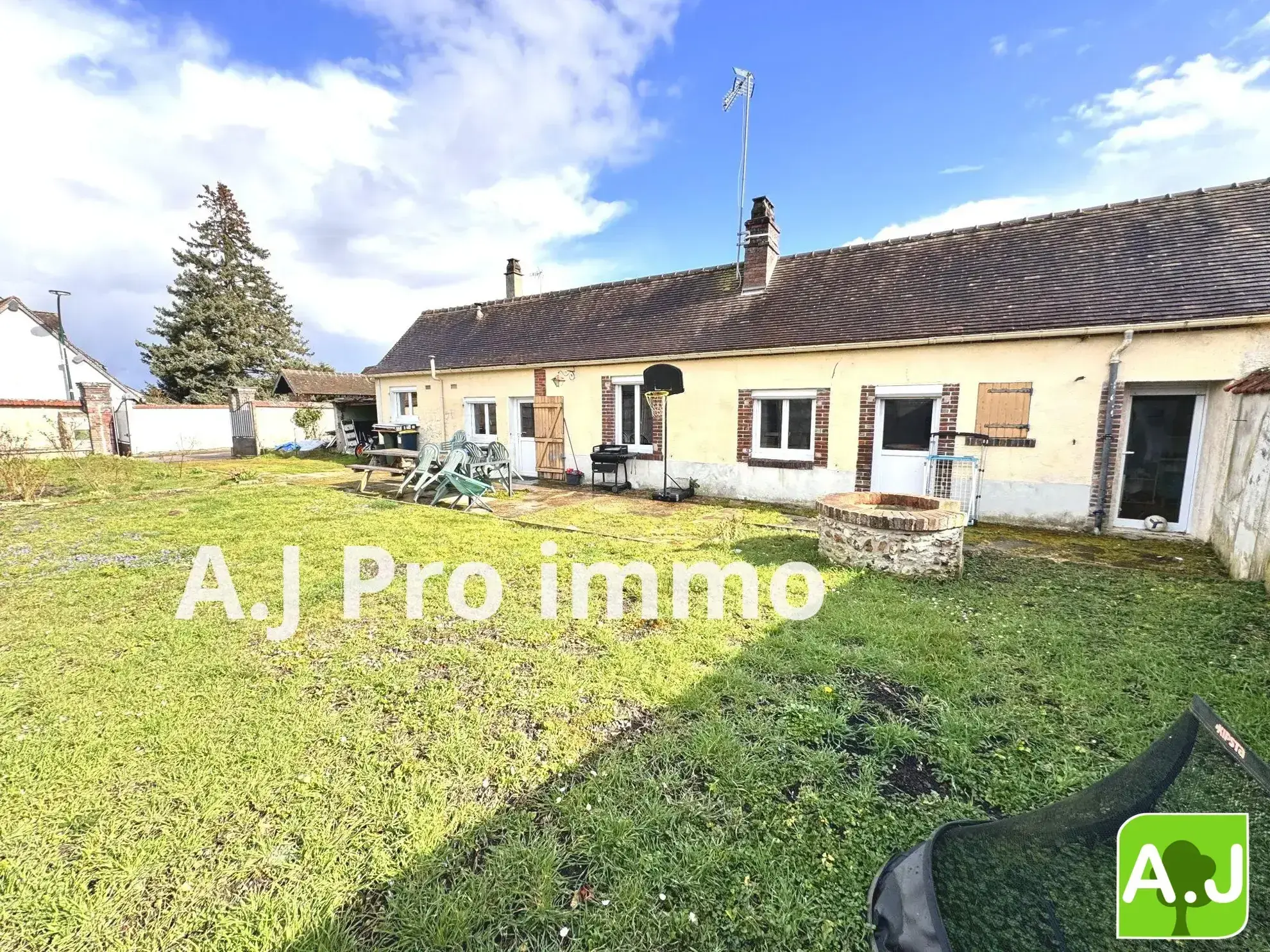 Maison de plain-pied à vendre à Ézy-sur-Eure avec 2 chambres et jardin clos 