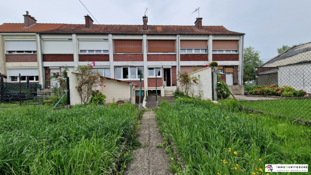 Maison de ville à Doullens avec jardin, sous-sol et potentiel d'aménagement
