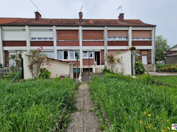 Maison de ville à Doullens avec jardin, sous-sol et potentiel d'aménagement