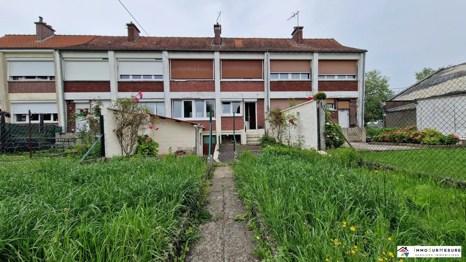 Maison de ville à Doullens avec jardin, sous-sol et potentiel d'aménagement 
