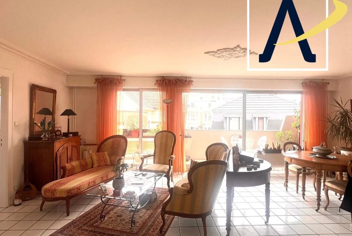 Appartement T4 lumineux avec balcon de 14 m² à Belfort Centre, proche commodités 