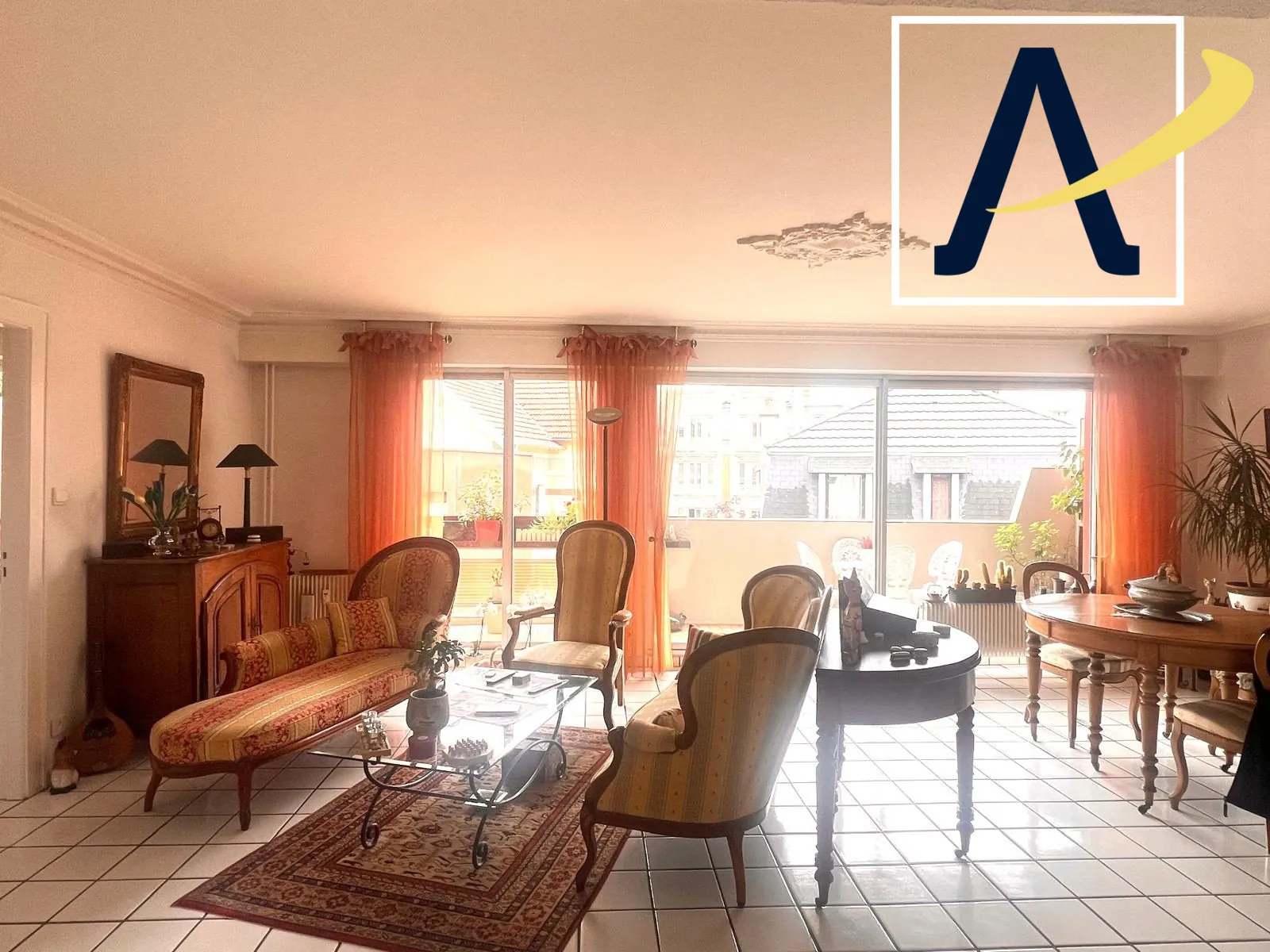 Appartement T4 lumineux avec balcon de 14 m² à Belfort Centre, proche commodités 