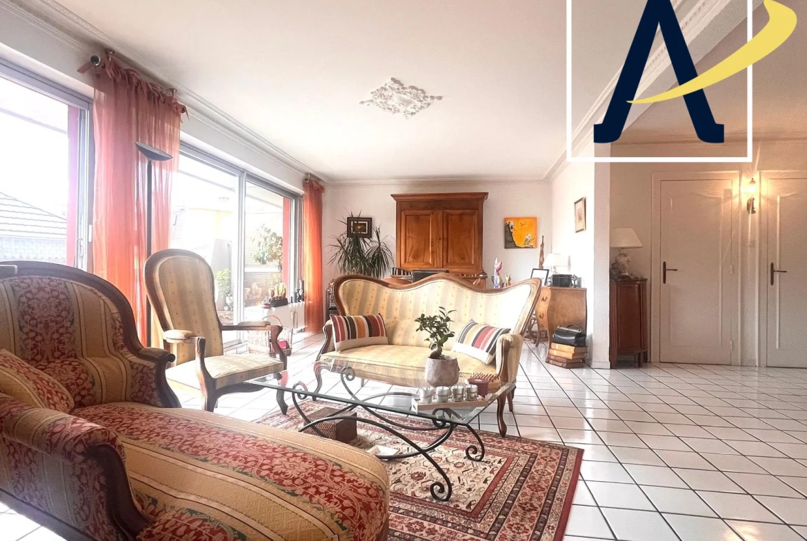 Appartement T4 lumineux avec balcon de 14 m² à Belfort Centre, proche commodités 