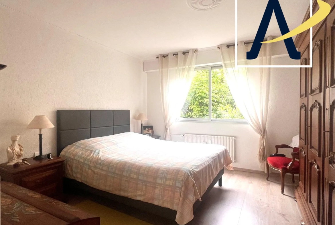 Appartement T4 lumineux avec balcon de 14 m² à Belfort Centre, proche commodités 