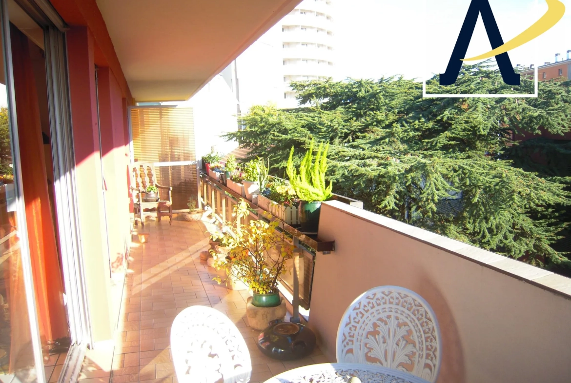 Appartement T4 lumineux avec balcon de 14 m² à Belfort Centre, proche commodités 