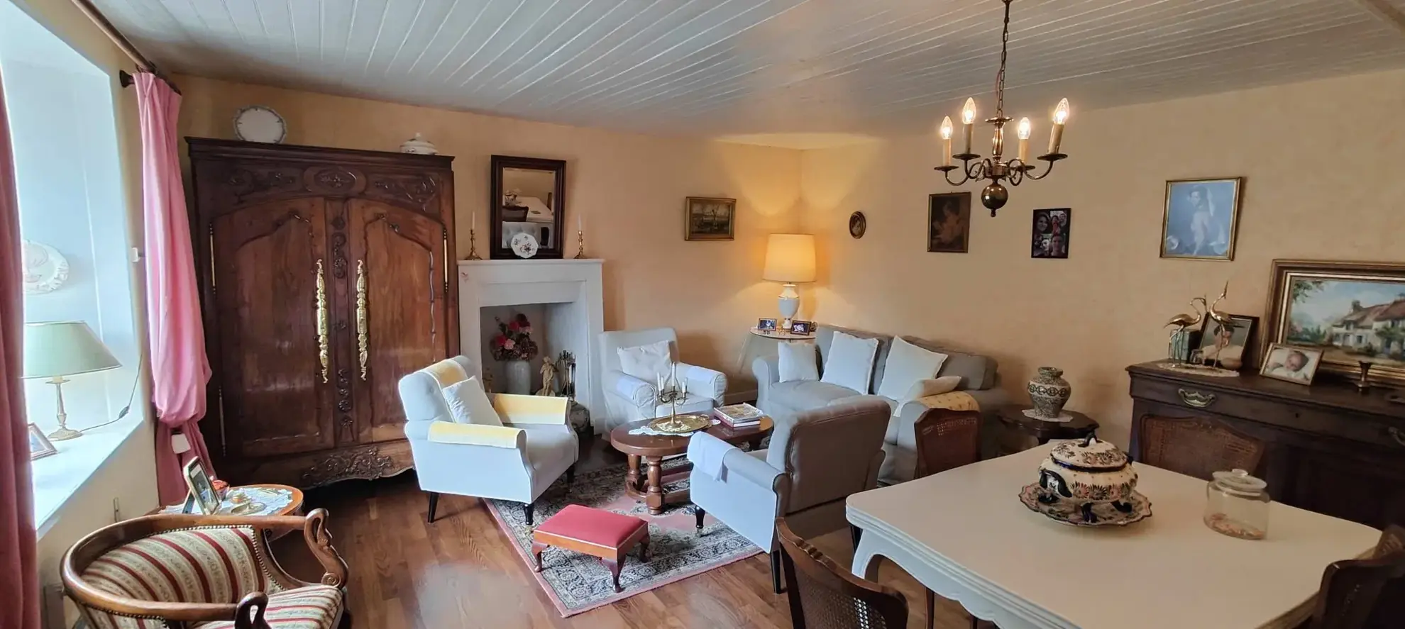 Immeuble à vendre à Guerlédan avec habitation et potentiel commercial 