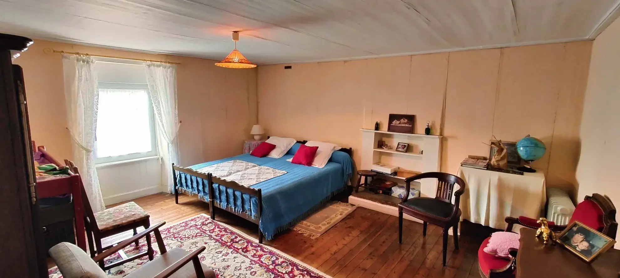 Immeuble à vendre à Guerlédan avec habitation et potentiel commercial 