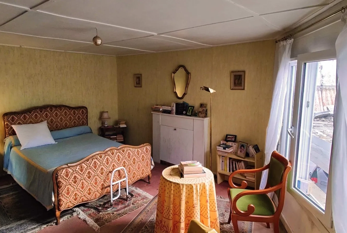 Immeuble à vendre à Guerlédan avec habitation et potentiel commercial 