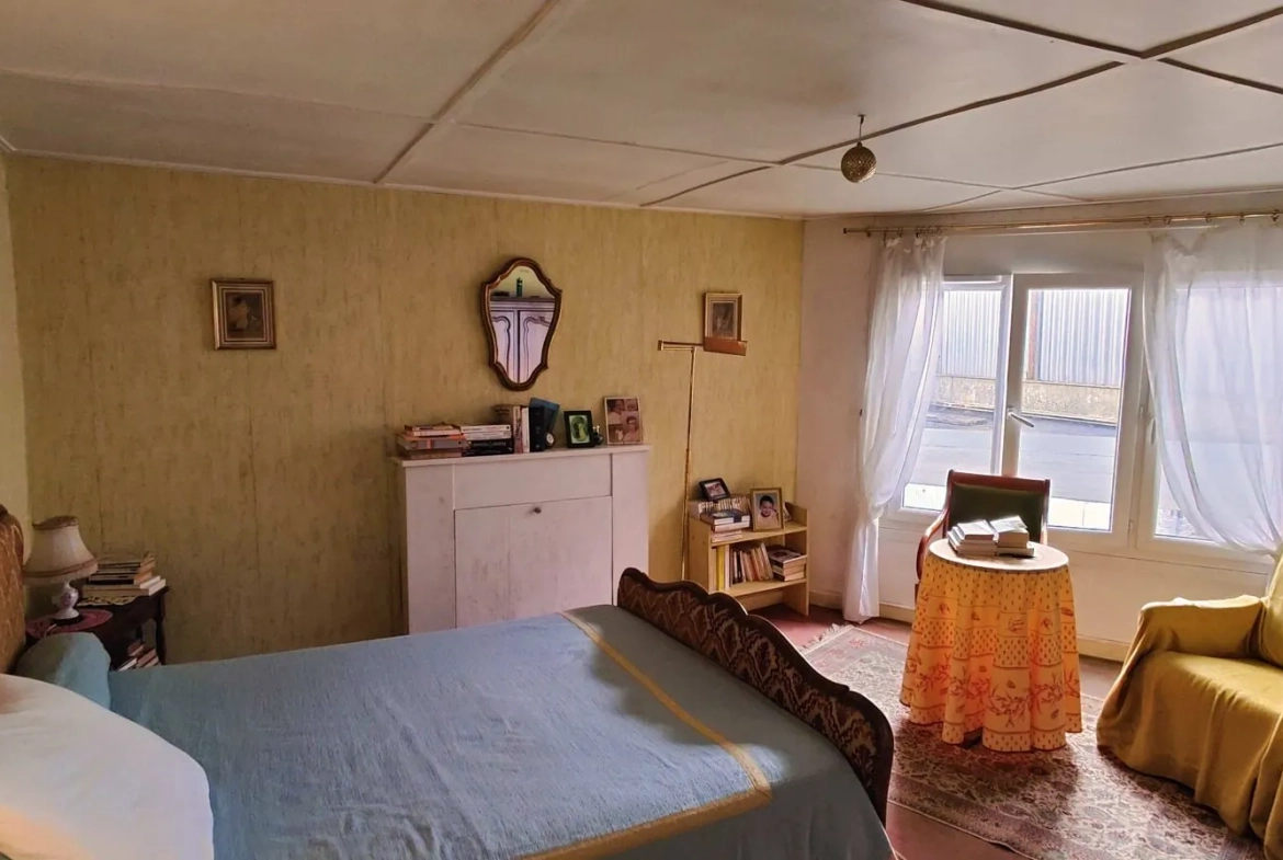 Immeuble à vendre à Guerlédan avec habitation et potentiel commercial 