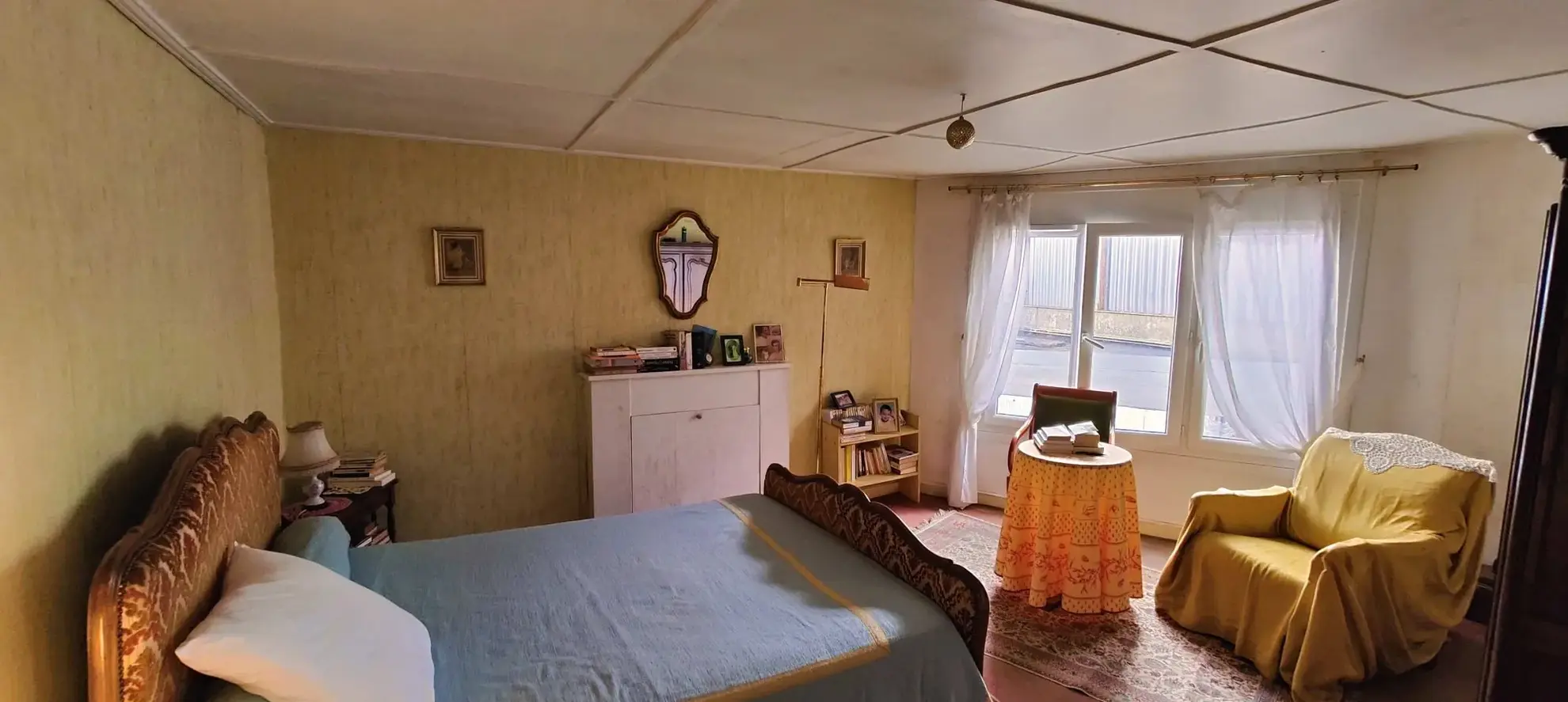 Immeuble à vendre à Guerlédan avec habitation et potentiel commercial 