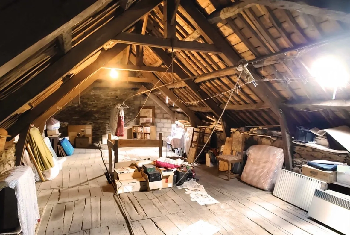 Immeuble à vendre à Guerlédan avec habitation et potentiel commercial 